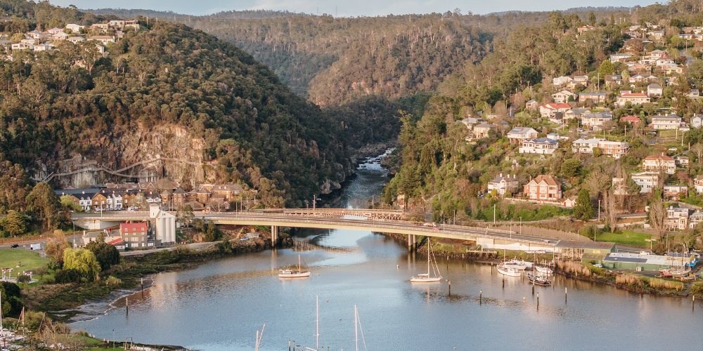 LaunniePlaceBrand_Gorge